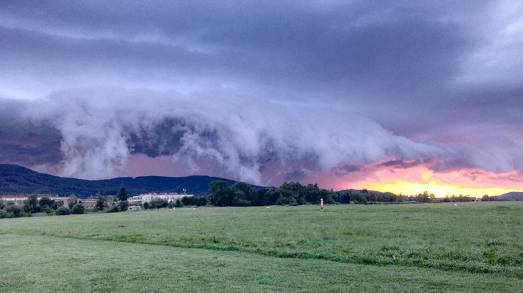 Nedělní obloha nad Libercem