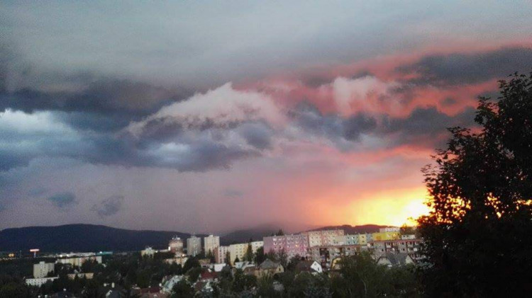 Nedělní obloha nad Libercem