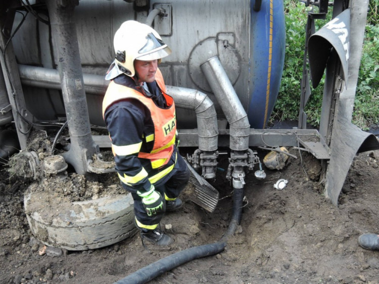 Silnici na Frýdlantsku už neblokuje převrácený kamion