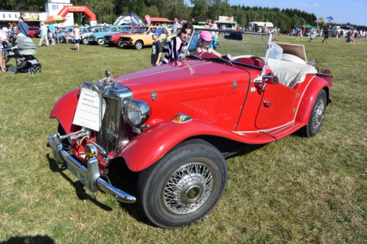 Horácký letecký den 2016, Jihlava - Henčov
