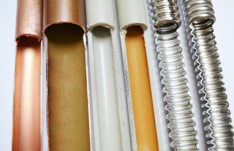 detail přechodu bez nutnosti svařování přechodového kolínka. Absence spoje je velmi důležitá především u trubek zabudovaných ve zdivu