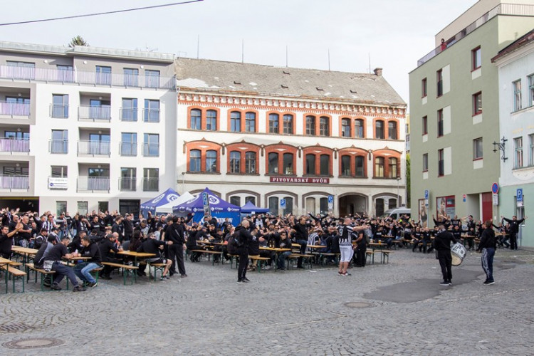 Libercem prošlo pět stovek řeckých fanoušků