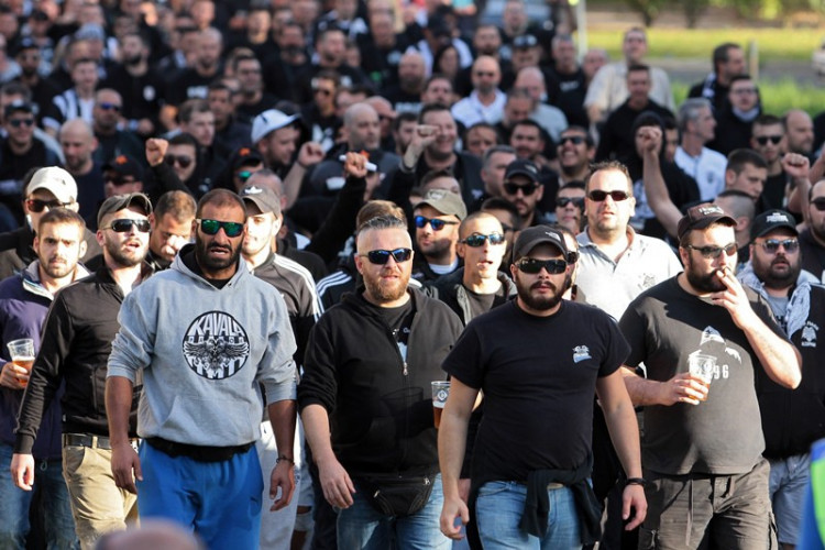 Libercem prošlo pět stovek řeckých fanoušků