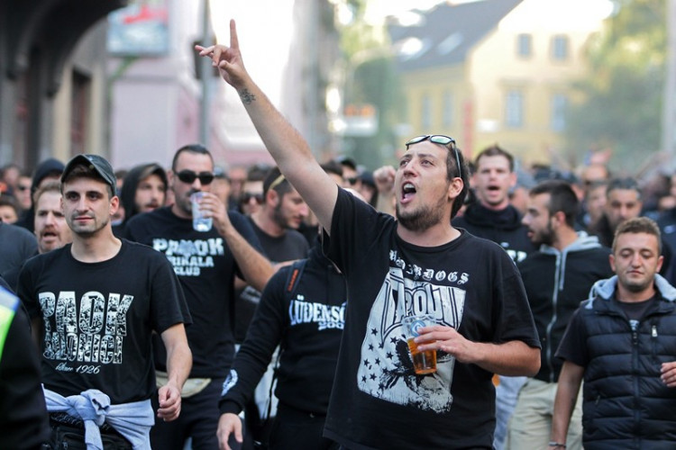 Libercem prošlo pět stovek řeckých fanoušků