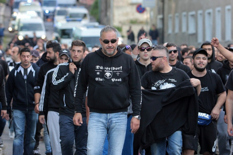 Libercem prošlo pět stovek řeckých fanoušků