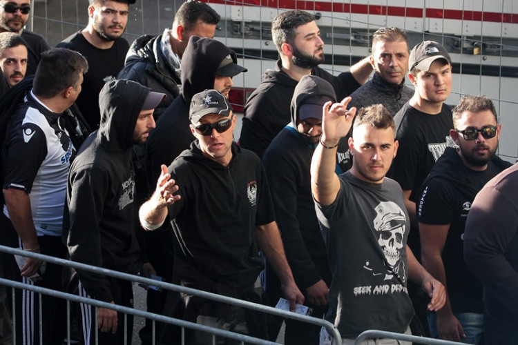 Libercem prošlo pět stovek řeckých fanoušků