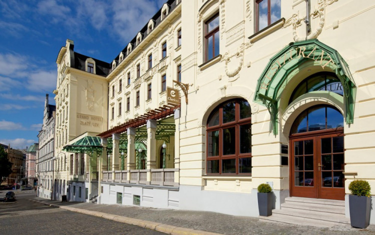 Hotel Zlatý Lev vypadá jako před 110 lety