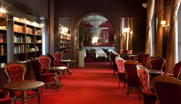 Hotel Zlatý Lev vypadá jako před 110 lety