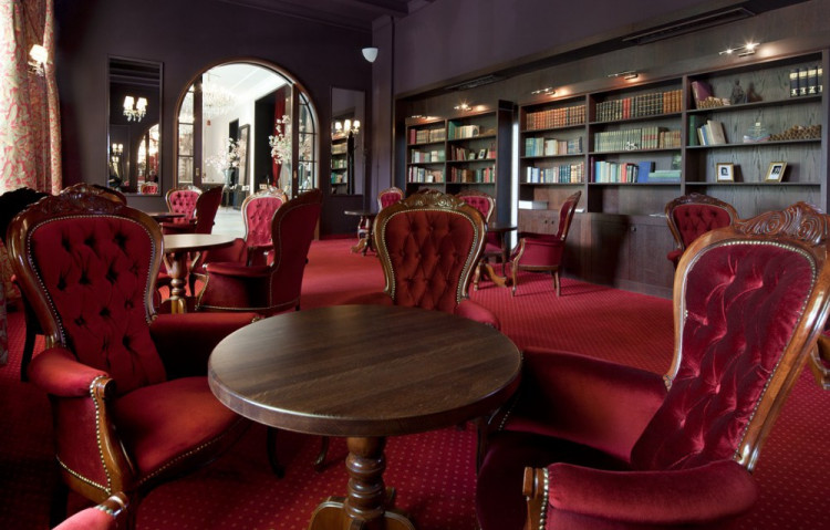 Hotel Zlatý Lev vypadá jako před 110 lety