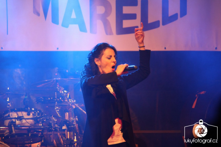 Jihlava zahájila advent rozsvícením vánočního stromečku na náměstí