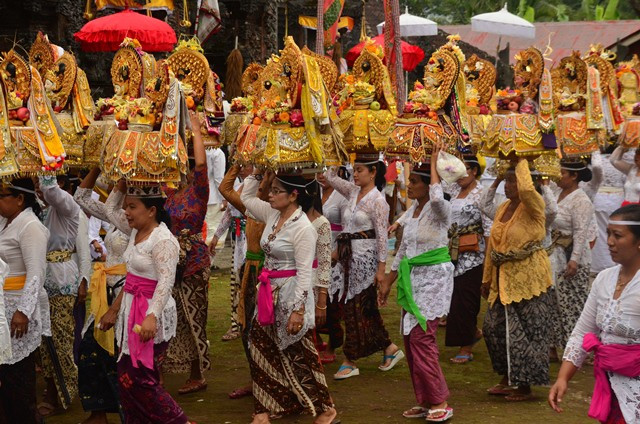 Z KANCLU KOLEM SVĚTA aneb Stop otlačeným zadkům!