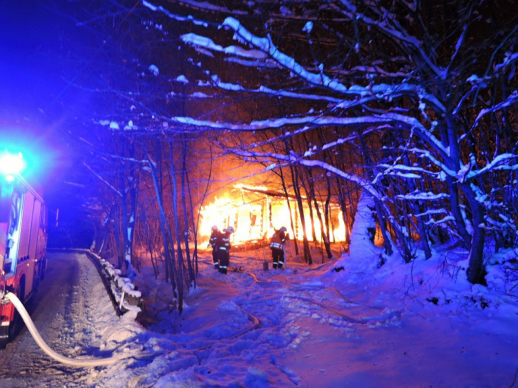 Požár chaty v Radčické ulici