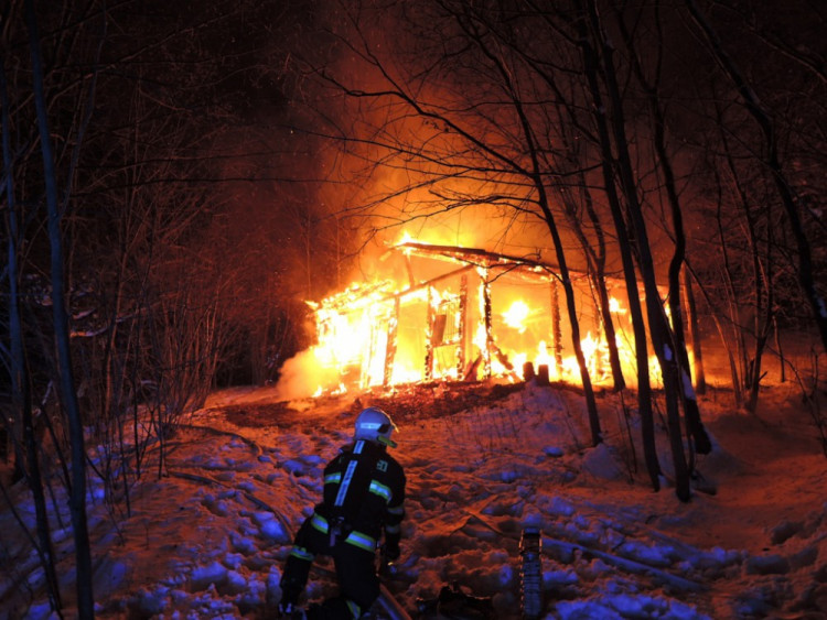 Požár chaty v Radčické ulici