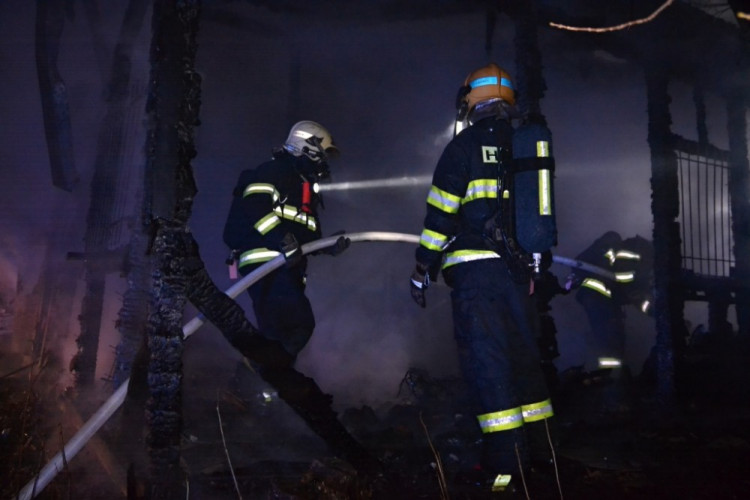 Požár chaty v Radčické ulici