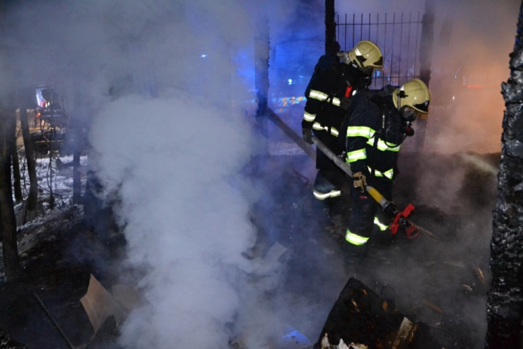 Požár chaty v Radčické ulici