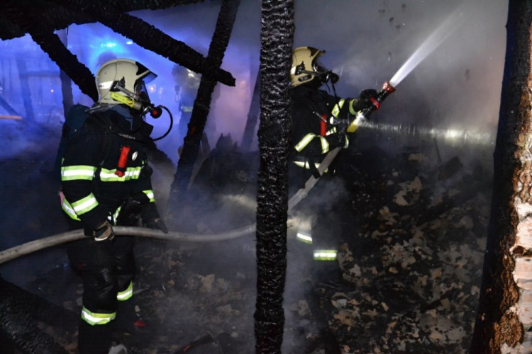 Požár chaty v Radčické ulici