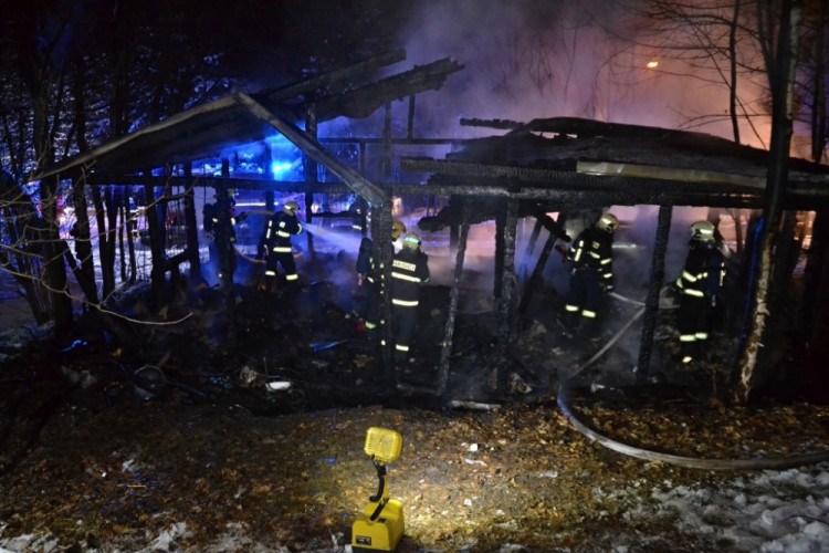 Požár chaty v Radčické ulici