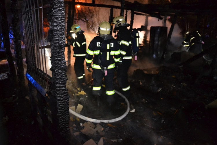 Požár chaty v Radčické ulici