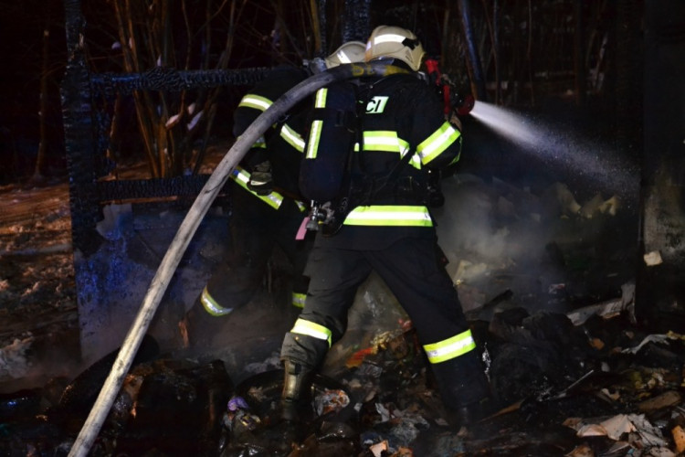Požár chaty v Radčické ulici