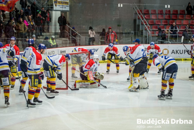 Motor porazil Ústí a v první třetině hrál ve speciálních dresech
