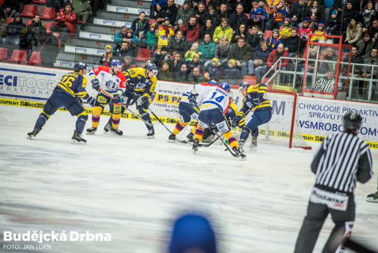 Motor porazil Ústí a v první třetině hrál ve speciálních dresech