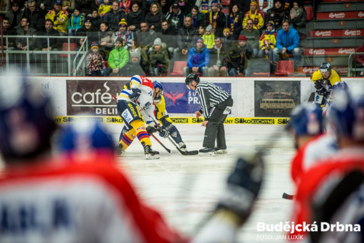 Motor porazil Ústí a v první třetině hrál ve speciálních dresech