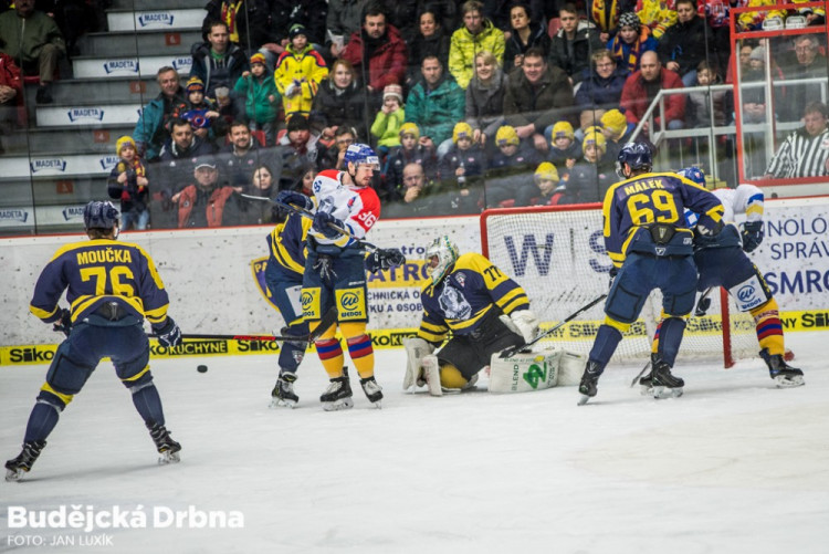Motor porazil Ústí a v první třetině hrál ve speciálních dresech