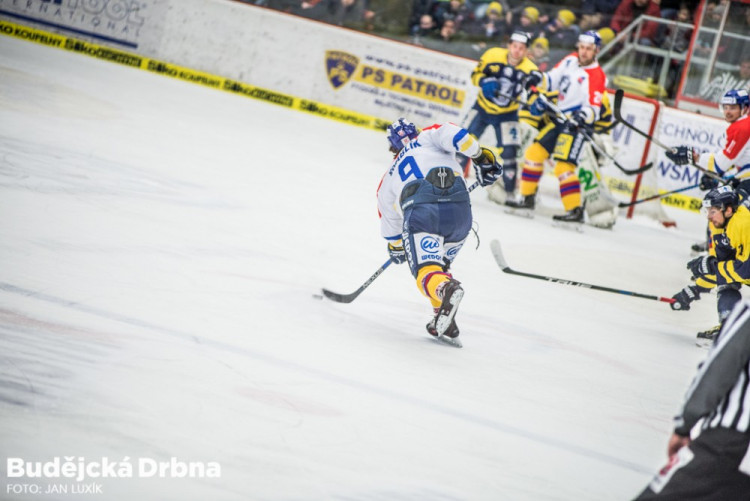 Motor porazil Ústí a v první třetině hrál ve speciálních dresech