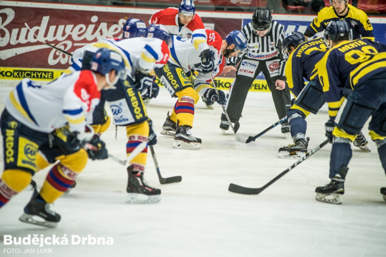 Motor porazil Ústí a v první třetině hrál ve speciálních dresech