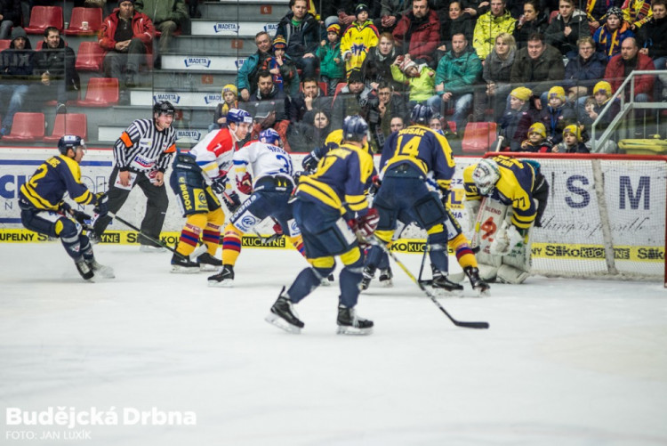 Motor porazil Ústí a v první třetině hrál ve speciálních dresech