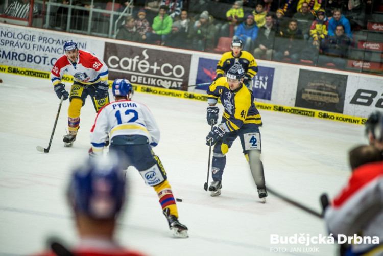 Motor porazil Ústí a v první třetině hrál ve speciálních dresech