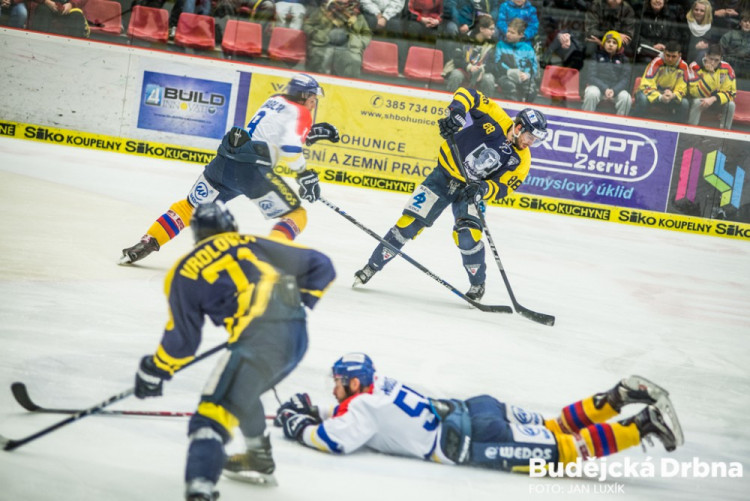 Motor porazil Ústí a v první třetině hrál ve speciálních dresech