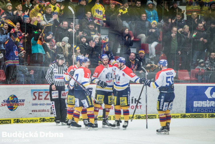 Motor porazil Ústí a v první třetině hrál ve speciálních dresech