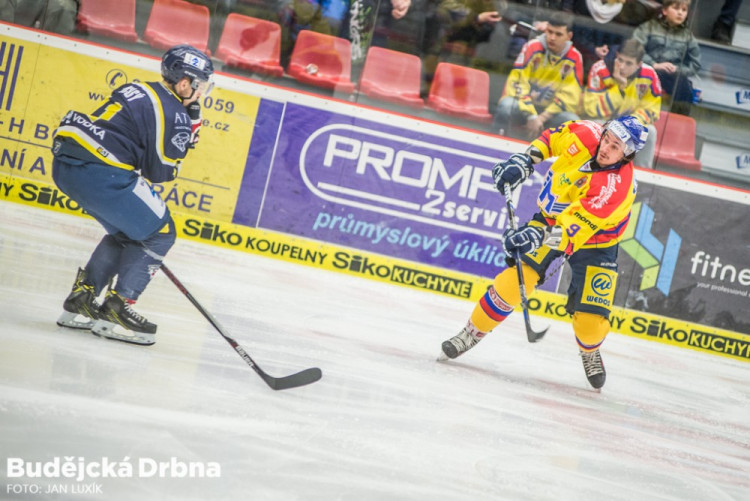 Motor porazil Ústí a v první třetině hrál ve speciálních dresech