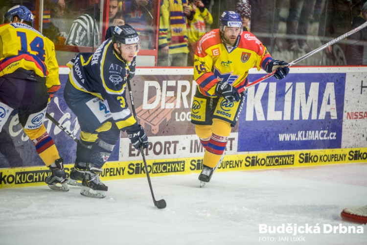 Motor porazil Ústí a v první třetině hrál ve speciálních dresech