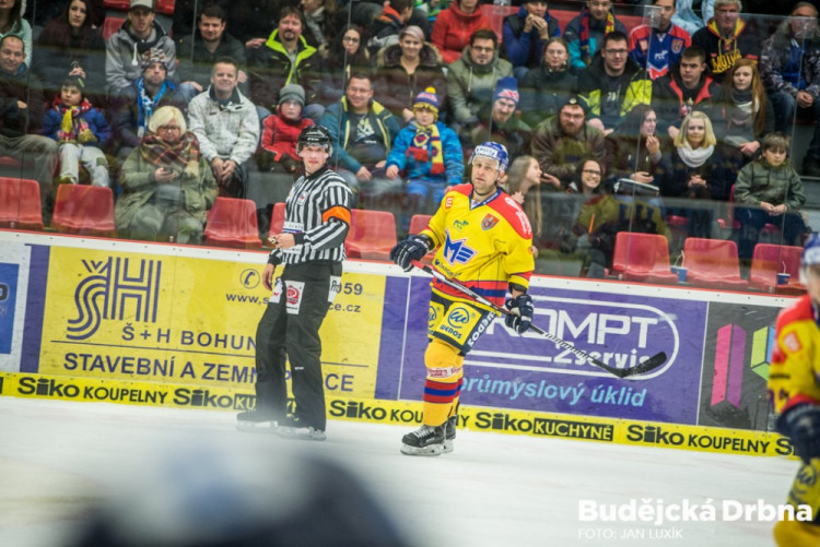 Motor porazil Ústí a v první třetině hrál ve speciálních dresech