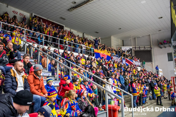 Motor porazil Ústí a v první třetině hrál ve speciálních dresech