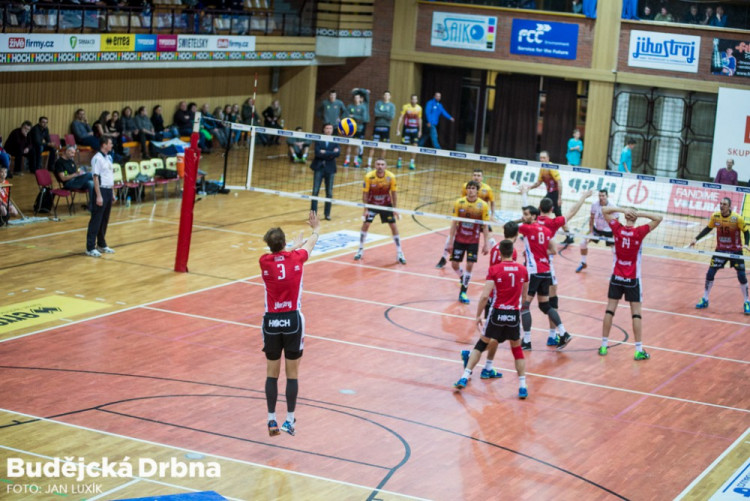 Po hokeji se zaplnila hala při šlágru Jihostroj - Liberec