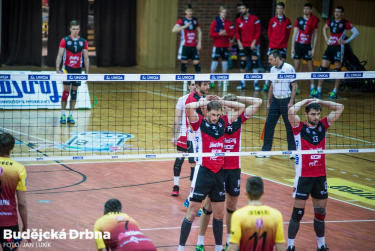 Po hokeji se zaplnila hala při šlágru Jihostroj - Liberec