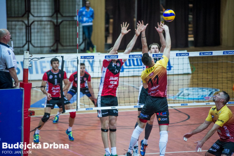 Po hokeji se zaplnila hala při šlágru Jihostroj - Liberec