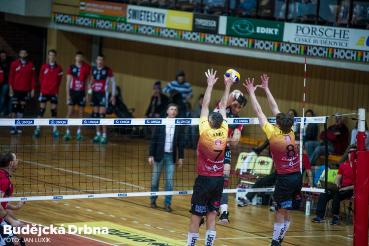 Po hokeji se zaplnila hala při šlágru Jihostroj - Liberec