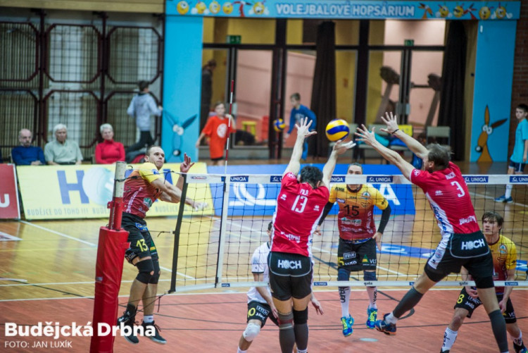 Po hokeji se zaplnila hala při šlágru Jihostroj - Liberec