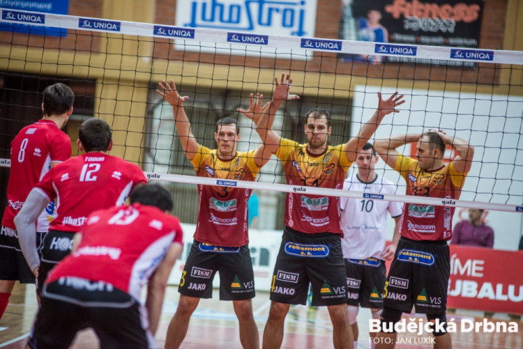 Po hokeji se zaplnila hala při šlágru Jihostroj - Liberec