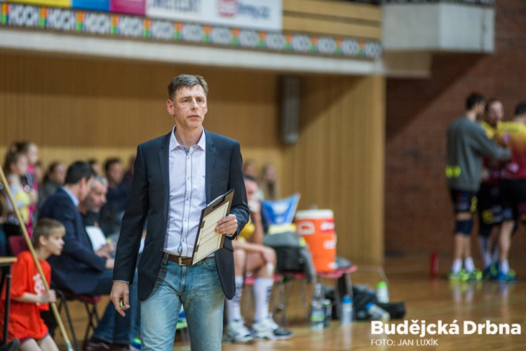 Po hokeji se zaplnila hala při šlágru Jihostroj - Liberec