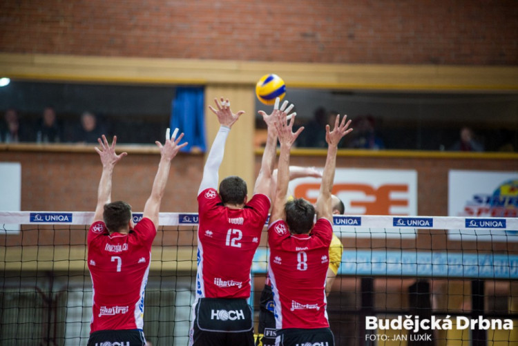 Po hokeji se zaplnila hala při šlágru Jihostroj - Liberec