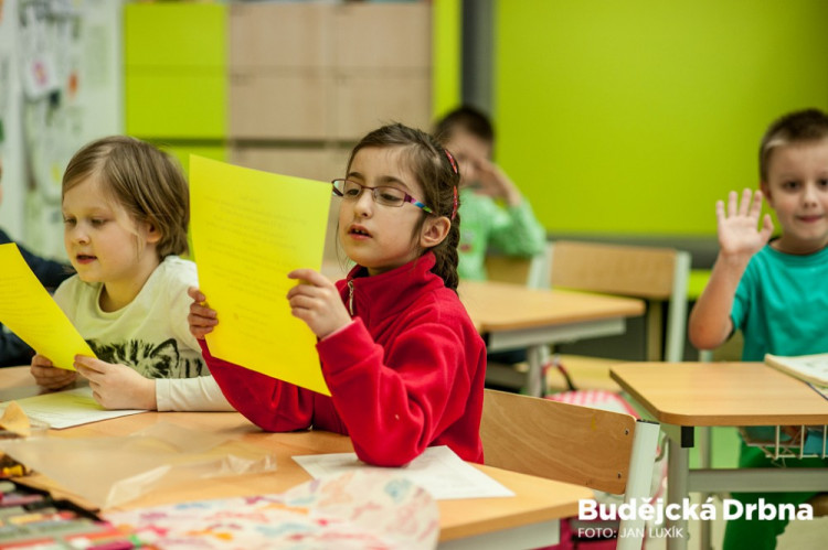 Předávání pololetního vysvědčení na ZŠ E. Destinové
