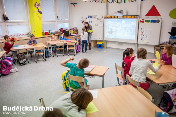 Předávání pololetního vysvědčení na ZŠ E. Destinové