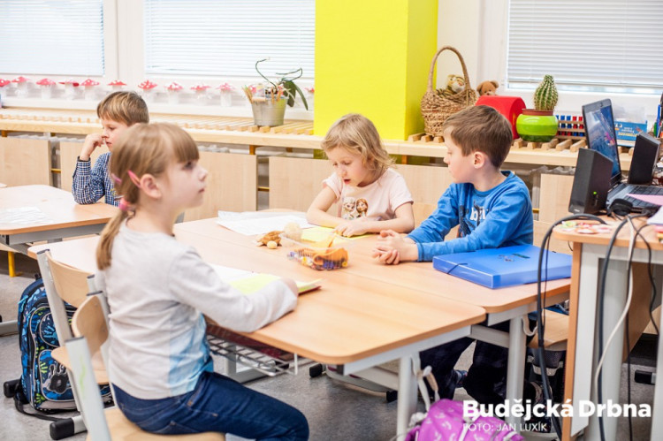 Předávání pololetního vysvědčení na ZŠ E. Destinové