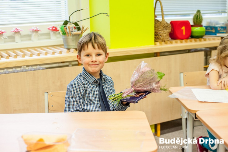 Předávání pololetního vysvědčení na ZŠ E. Destinové