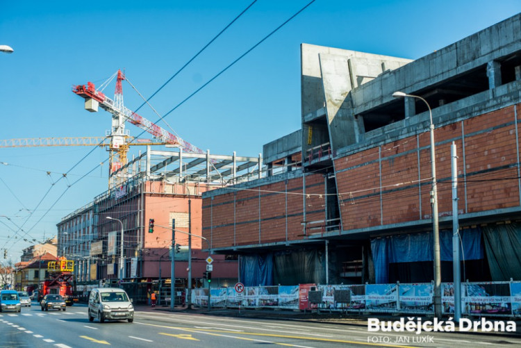Stavba IGY uzavřela Pekárenskou ulici